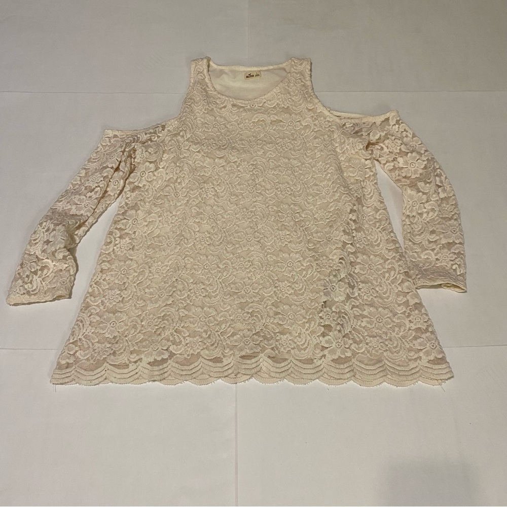 Hollister Elegant Cream Lace Cold Shoulder Top